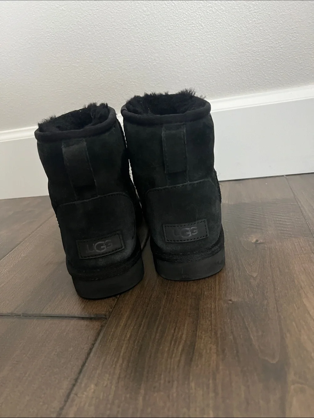 Black short UGG boots